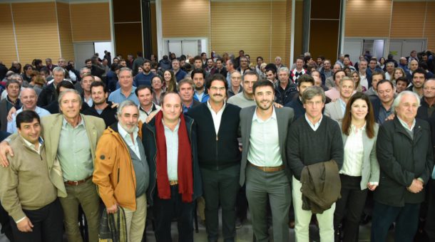 El intendente de Olavarria junto al Ministro Sarquis y demas jefes comunales que asistieron a Agro 2023