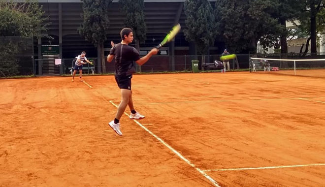 Navone esta tarde durante la final jugada en el Buenos Aires Lawn Tennis