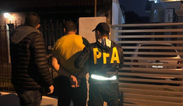 Uno de los detenidos por PFA