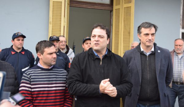 Mariano Barroso junto al Delegado Municipal Carlos Guiotto y el Senador Bullrich durante el anuncio