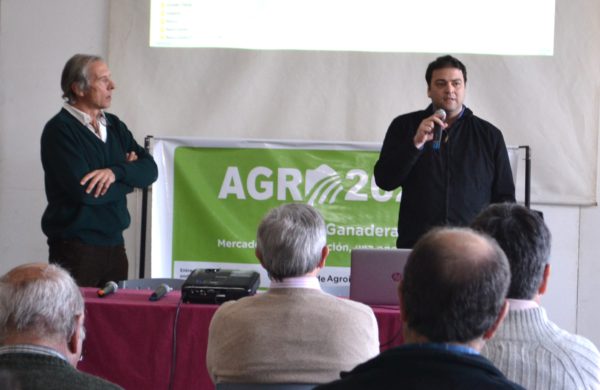 Mariano Barroso al dirigirse a los productores rurales de 9 de julio