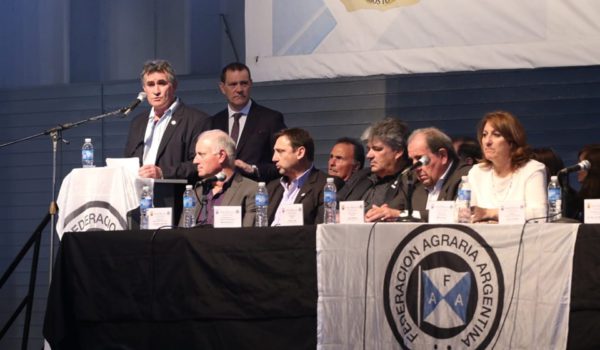 Achetoni durante su mensaje a los Delegados, del que participo el Gobernador de Santa Fe y la Intendente de Rosario