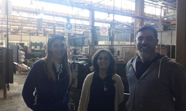 Brangeri junto a la Directora y Secretaria de la Escuela Agraria de Gral Alvear