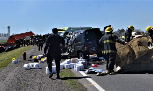 La acción de la Berlingo fue la causante del fatal accidente vial en Chivilcoy- foto La Razon de Chivilcoy