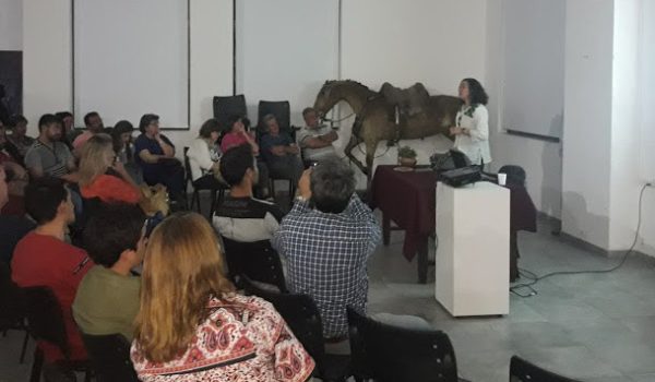 Parte de la charla que se dio en el MACC