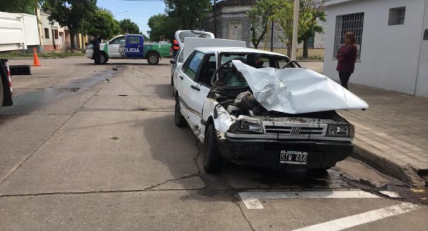 Automovil Fiat Duna involucrado en el accidente