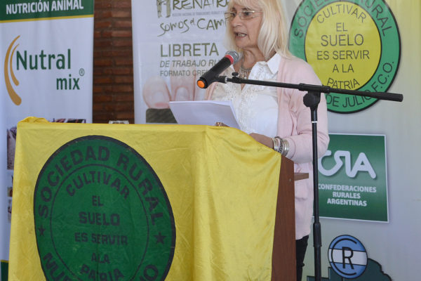 Graciela Vadillo durante el uso de la palabra este sabado en Sociedad Rural