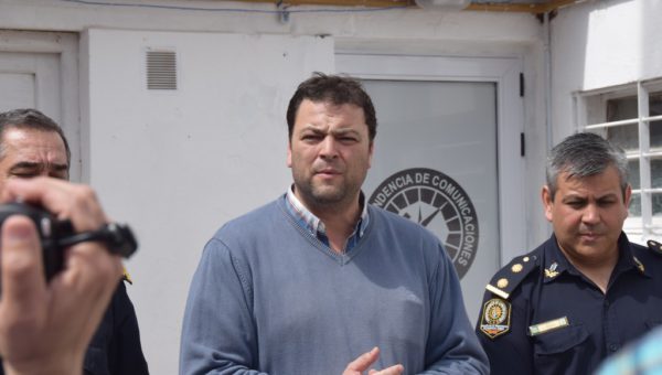 Mariano Barroso en la mañana de ayer junto a jefes de policia en la inauguración