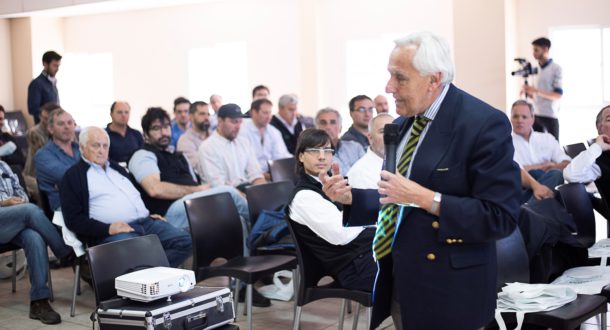 Rosendo Fraga durante su exposición en Gral Villegas