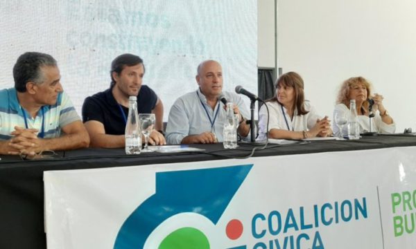 De Leo y Esponda durante el conclave de Coalicion Civica en las afuera de La Plata