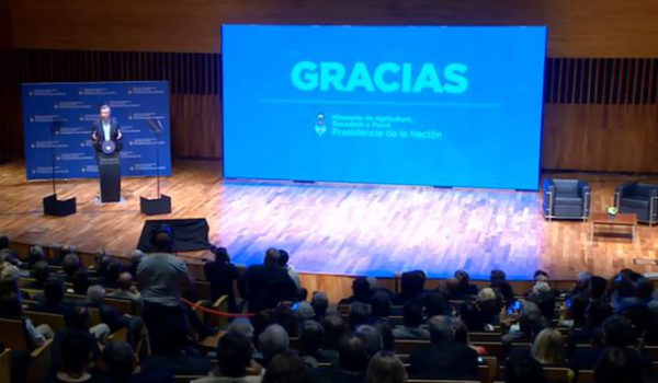 Mauricio Macri este jueves en el CCK junto a la cartera de agro industria donde se dejo un balance de la gestion