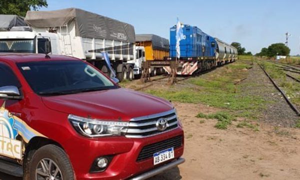 Movilizacion de transportistas obstaculizando el paso ferroviario como protesta