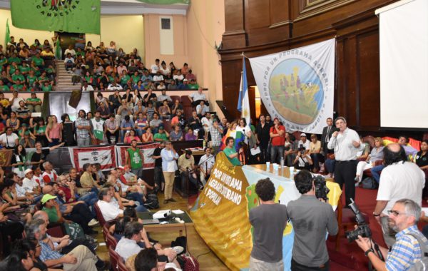 Foro que se realizo en el Estadio de Ferro