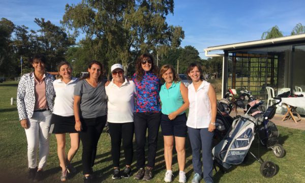 Jugadoras del Golf Club Atletico 9 de Julio en Bolivar