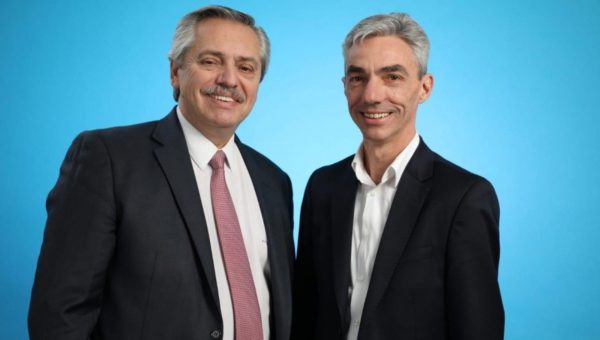 Mario Meoni junto a Alberto Fernandez, durante la campaña electoral – foto Semanario Junin