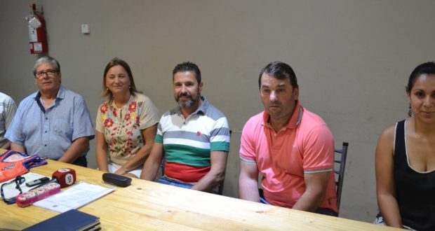 Autoridades del Club junto a Faure, Iaszauk y Miguel Frutos