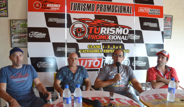 Juan Pablo Boufflet, junto a los pilotos, Napole, Destefano y Gonzalez