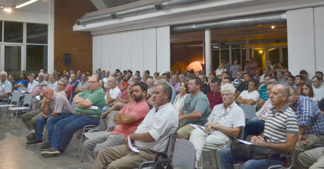 Publico asistente a la charla en la Rural de 9 de Julio