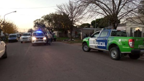 Policias de Rivadavai en el lugar del hecho