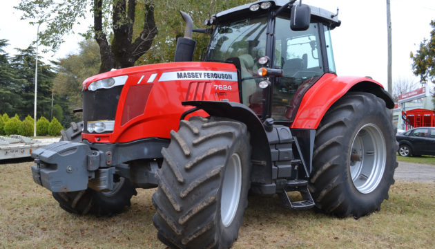 Tractor MF 7624 adquirido por un productor de 9 de Julio en Agrodinamica