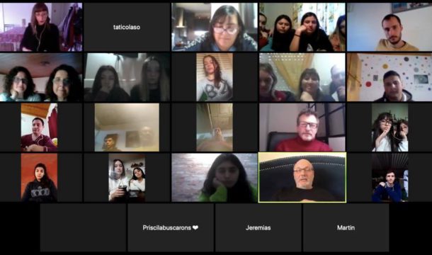 Captura de pantalla de la conferencia via Zoom entre alumnos, profesores y el propio Juan Jose Campanella