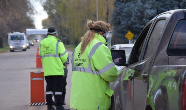 Personal de Transito ya con sus cobertores faciales