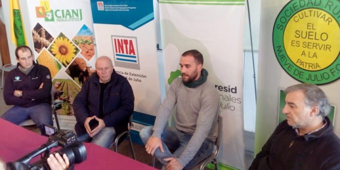 Mato, Disavia, Ventimiglia y Ruggiero durante la presentación de la charla