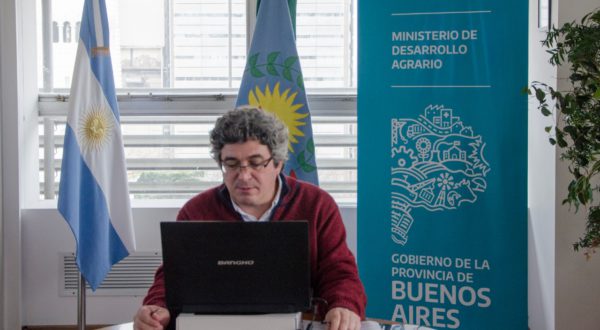 Ministro Rodríguez en reunión virtual con representantes de la cadena apícola