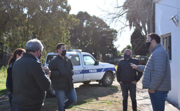 Dialogo con efectivos de policia en Quiroga y vecinos