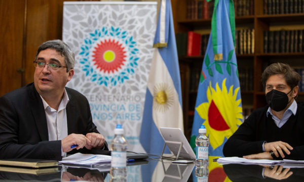 El Ministro Rodríguez junto al Gobernador Kicillof en el marco de la reunión con autoridades provinciales y dirigentes de organizaciones