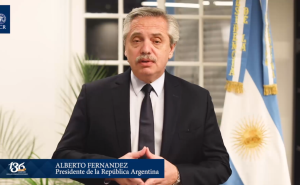 El presidente Alberto Fernandez durante el mensaje que dejo para la entidad