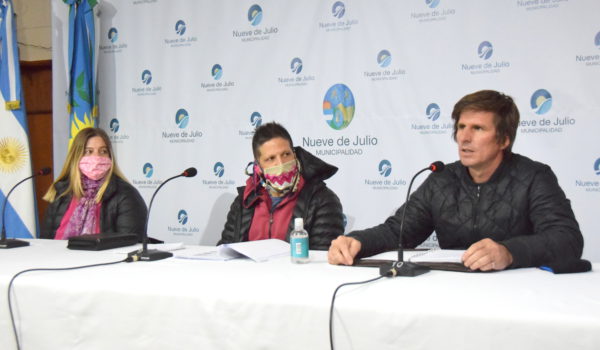 Pesce, Galvani y Martinez durante la conferencia de prensa