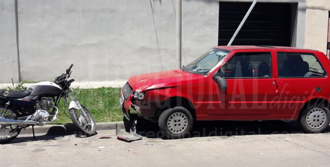 Huían de un robo colisionaron contra un automóvil