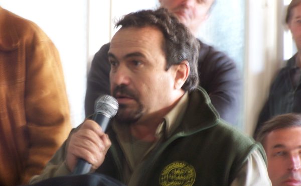 Alberto Gallo Llorente en una  Asamblea gremial en Chivilcoy