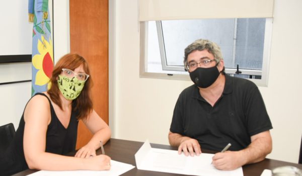Rodríguez y Malec en la firma del Convenio de formación