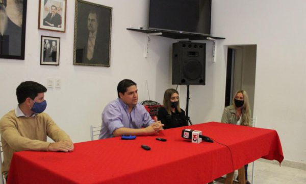 Ignacio Palacios, junto a la Concejal Bonello, Danya Tavella y Pablo Dominichini