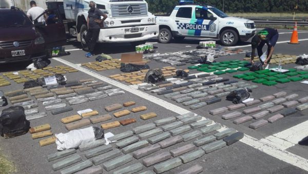 casi media tonelada de marihuana era transportada por el vehiculo