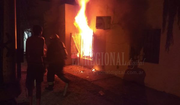 Incendio de vivienda en calle Alberdi al 300