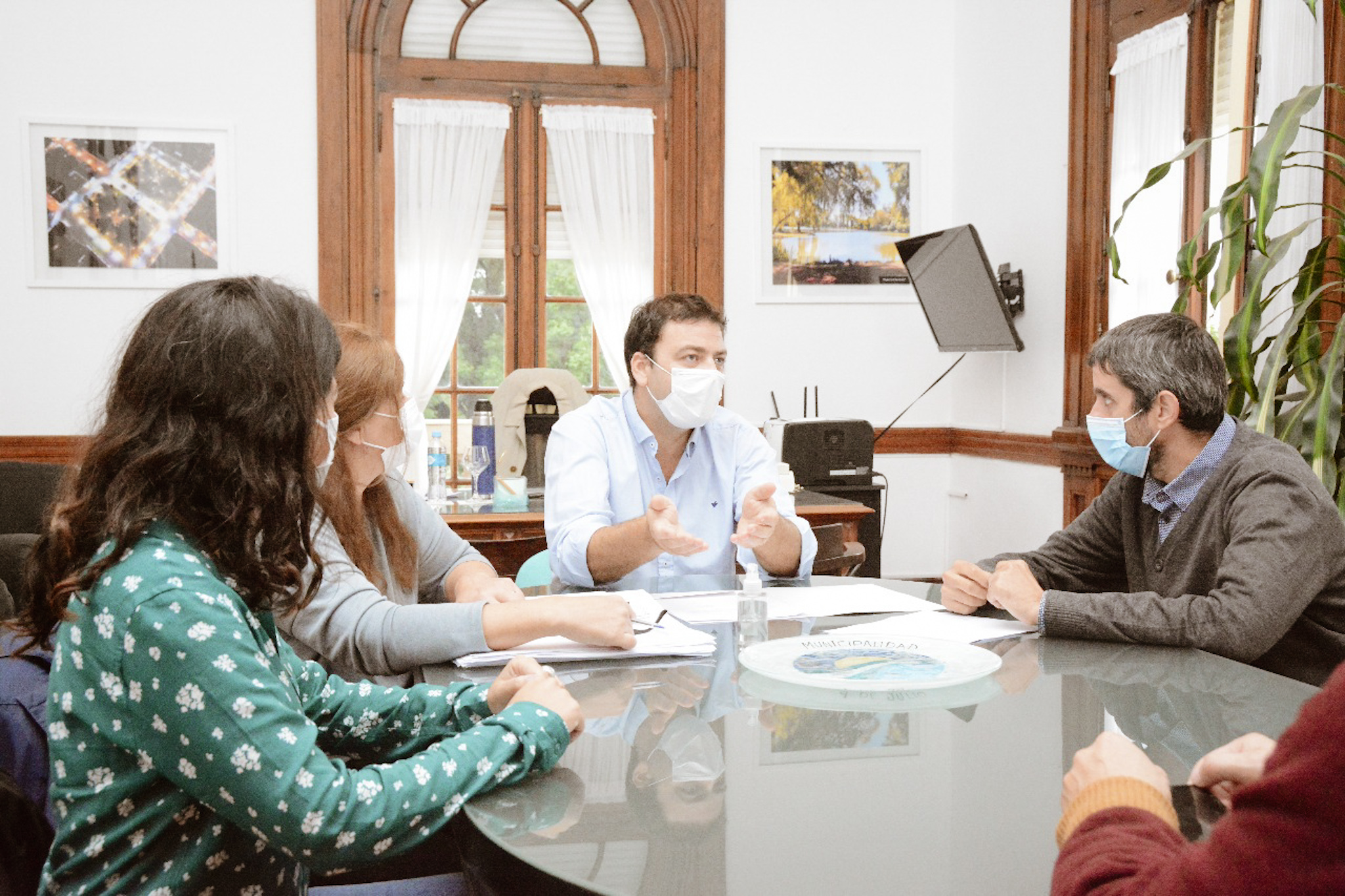 Reunión entre el funcionario provincial y Barroso – foto municipalidad 9 de Julio