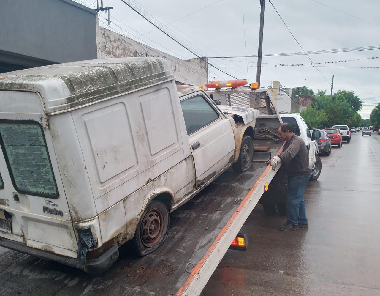 La Municipalidad inicio un plan de retiro de vehículos abandonados, previa acta contravencional