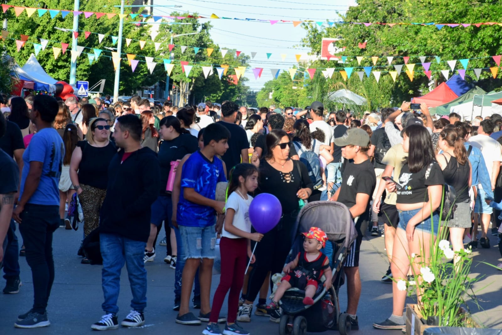 Incluye un espacio musical: Mañana lunes 8 se realiza el Festival de Compras sobre Av. San Martin