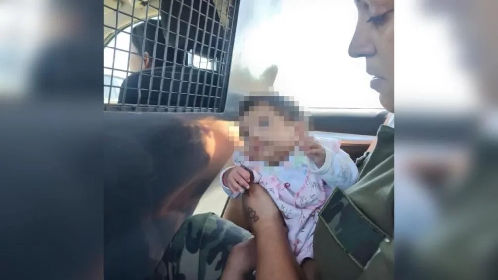 Solicitaron un «Cordon Sanitario» para llegar al Hospital: Efectivos policiales salvan la vida de una bebe