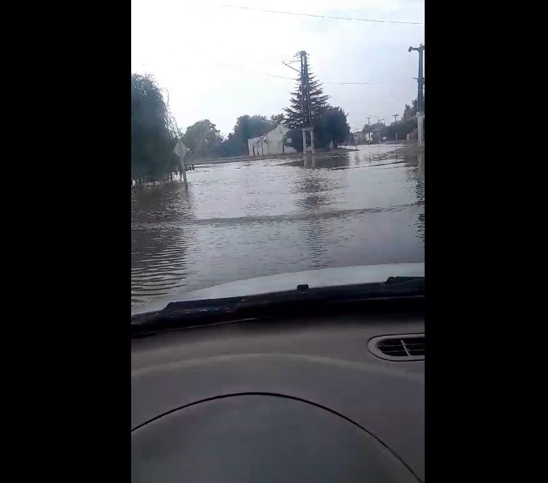 120 mms en el Distrito: Con un registro de 100 mms en seis horas de lluvia, la ciudad volvió tener problema en el drenaje del agua