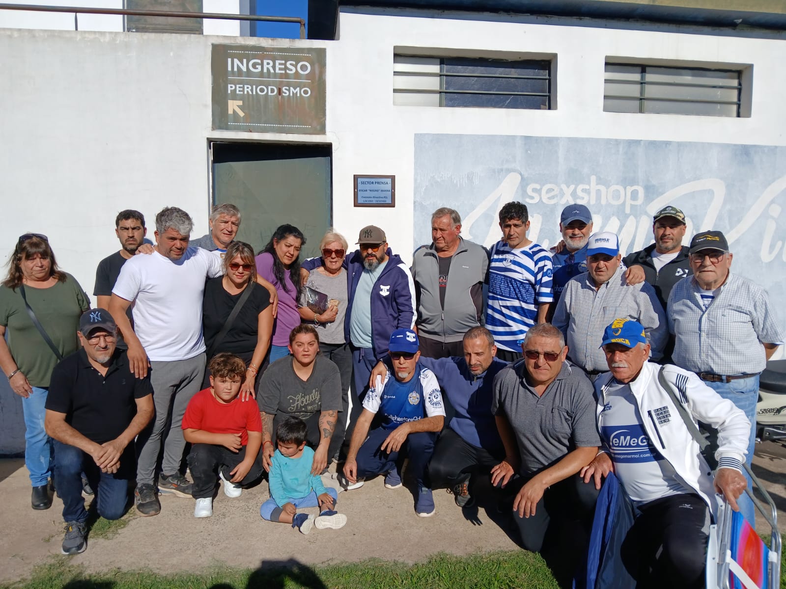 Sentido homenaje: La Sala de Periodismo de la Cancha del Fotball Club Libertad lleva el nombre de «Oscar Negro Ibarra