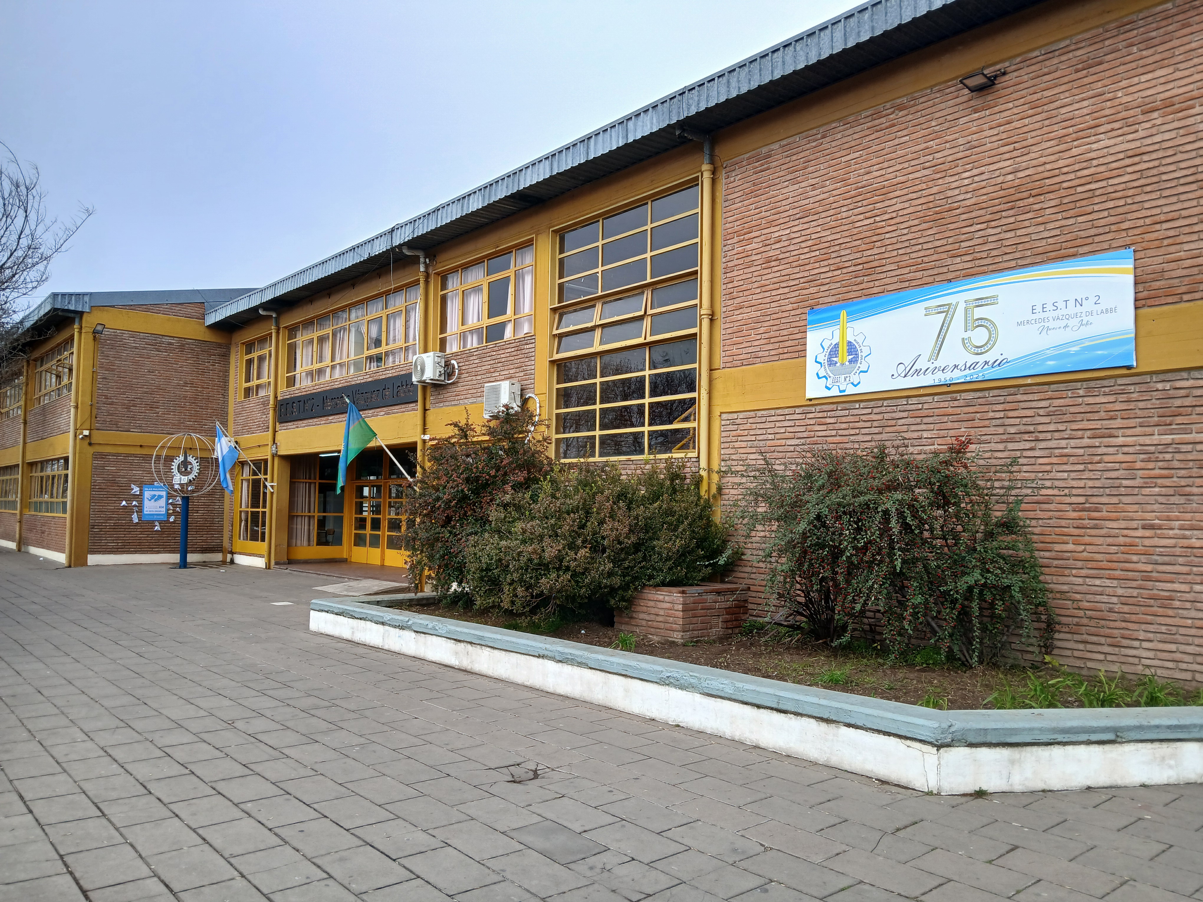 La Escuela Técnica Nº 2 “Vazquez de Labbe” Celebra hoy sus  75º aniversarios