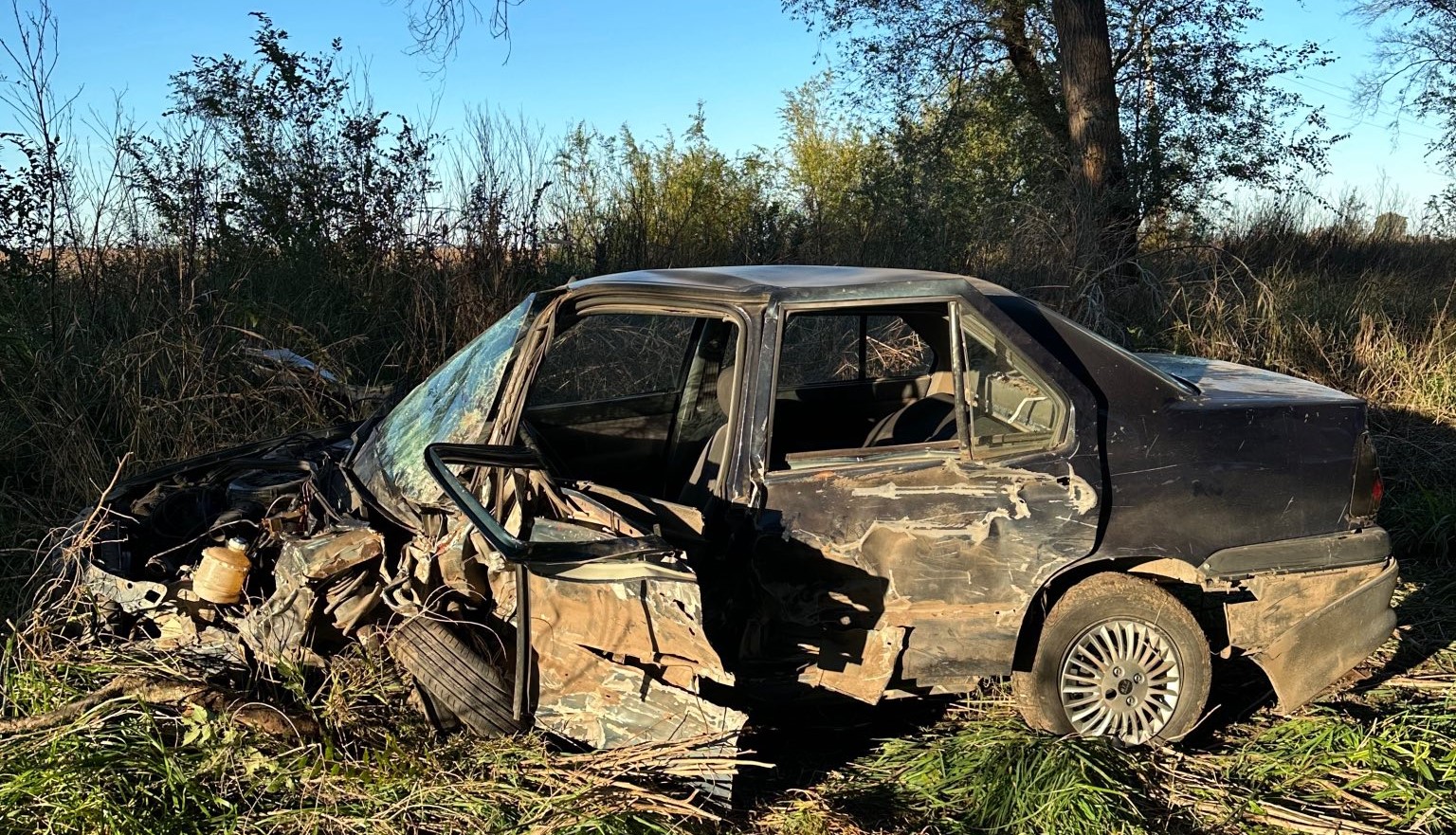 Accidente vial en ruta 5: Colisionaron un Transporte con combustibles y un automóvil, todos de 9 de Julio.