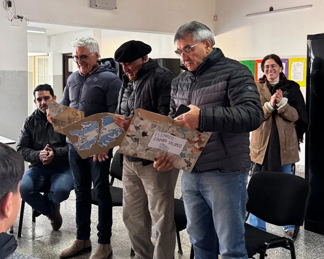 A 1813 Kms.: La comunidad educativa del CEPT 15 «El Chajá» mantuvo un emotivo encuentro con ex Combatientes de Malvinas