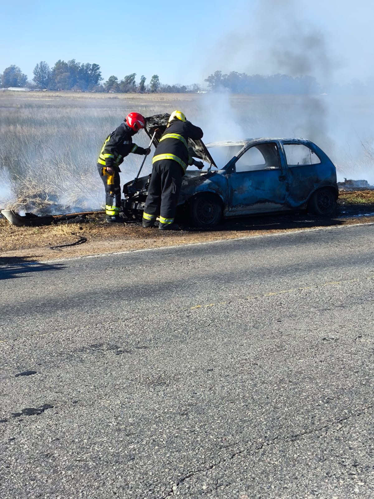Un conocido deportista nuevejuliense sufrió la pérdida total de su vehículo al incendiársele