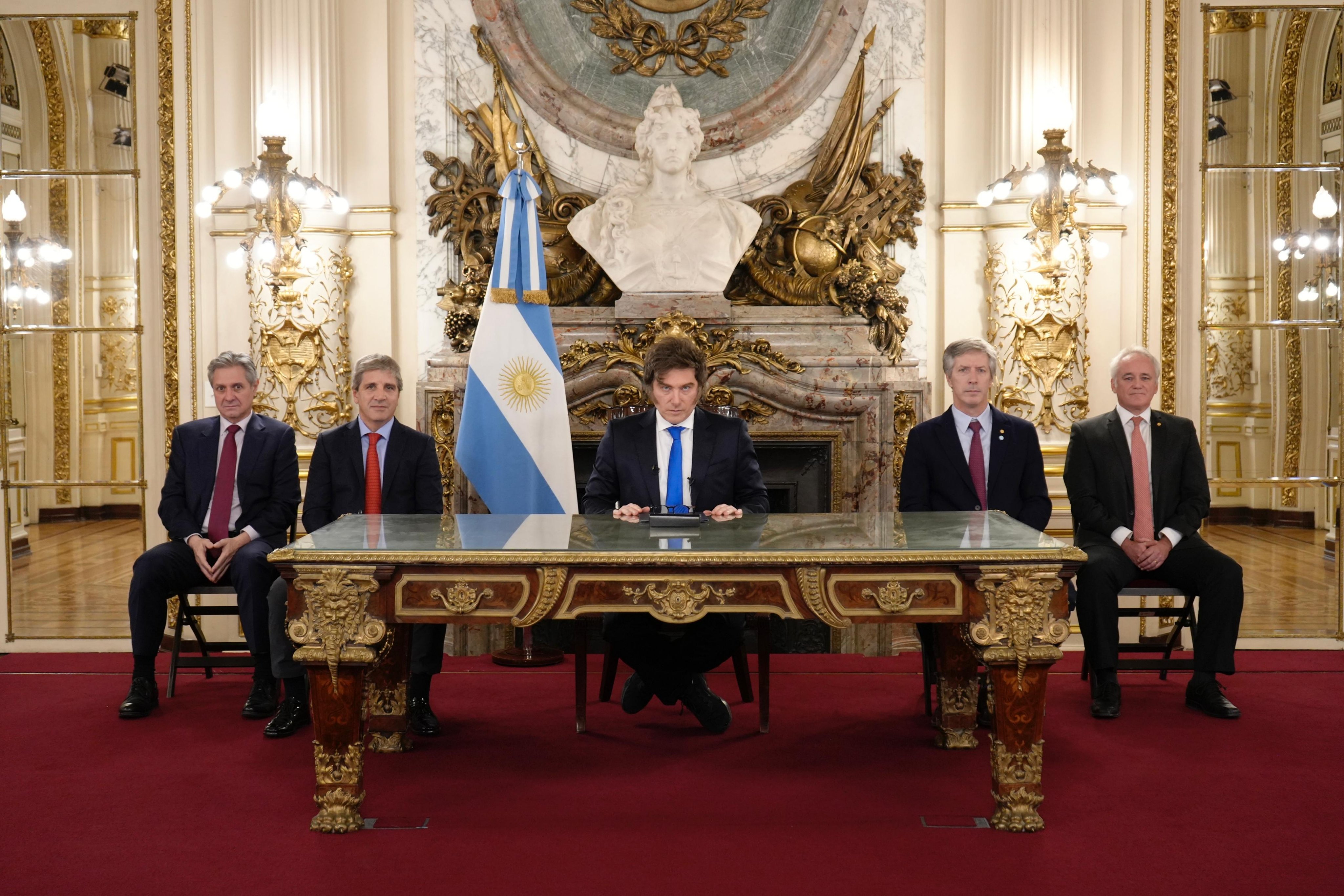 Milei busca “amurallar el déficit cero”, prohibirá la emisión e intentara imponer a  la política una ley para penar a los que gasten de más