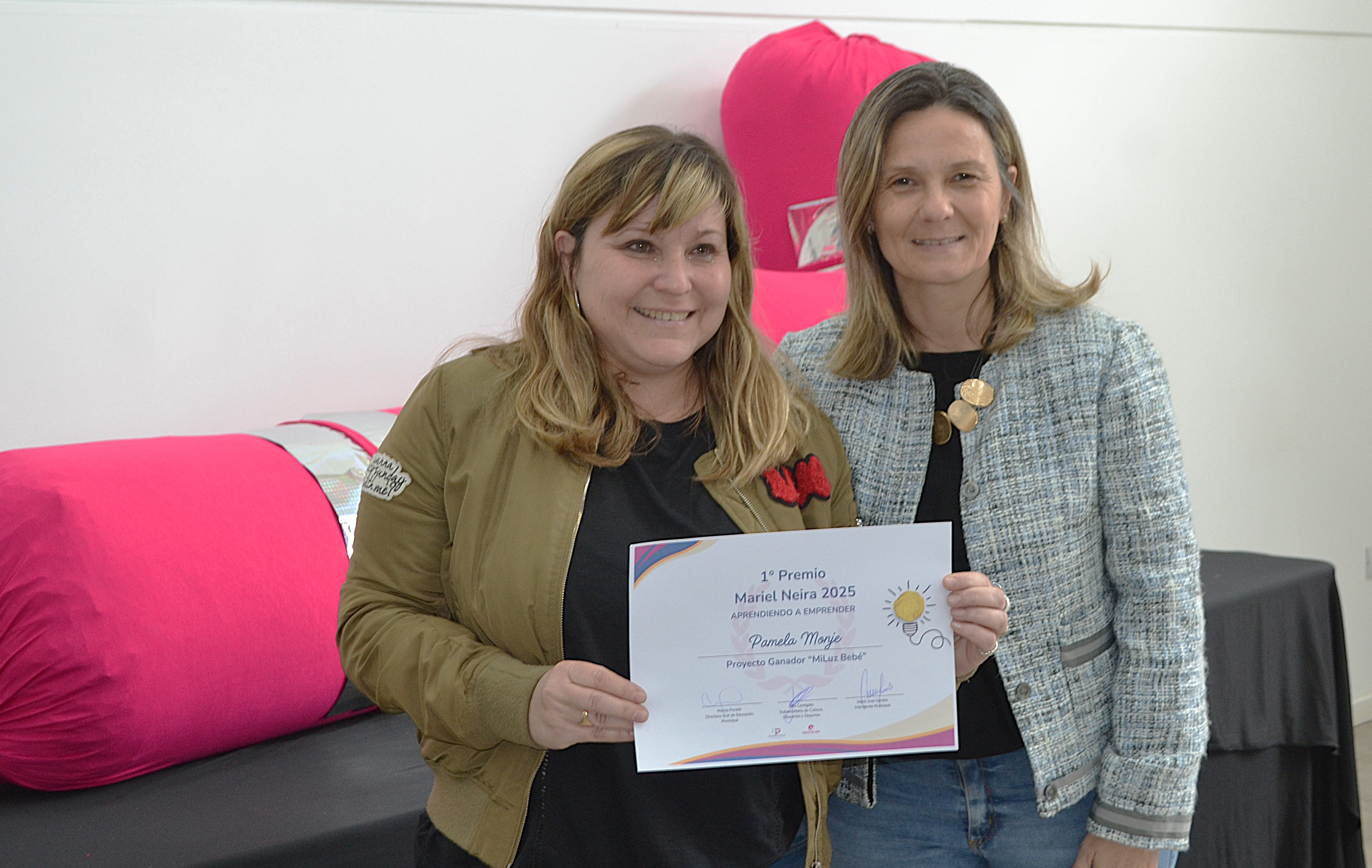 Premio Mariel Neira 2025: Gano Pamela Monje con «Mi Luz Baby Store»